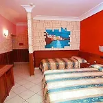 Ginevra Hotel *