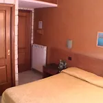 Ginevra Hotel Nápoles
