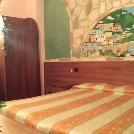 지네브라 호텔 *