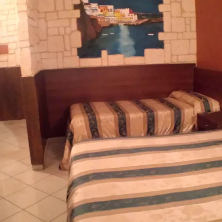 지네브라 호텔 *