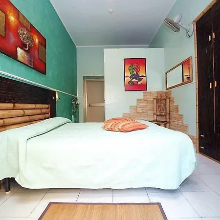 지네브라 호텔 *