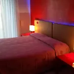 吉尼维拉酒店 酒店 *