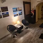 吉尼维拉酒店 *